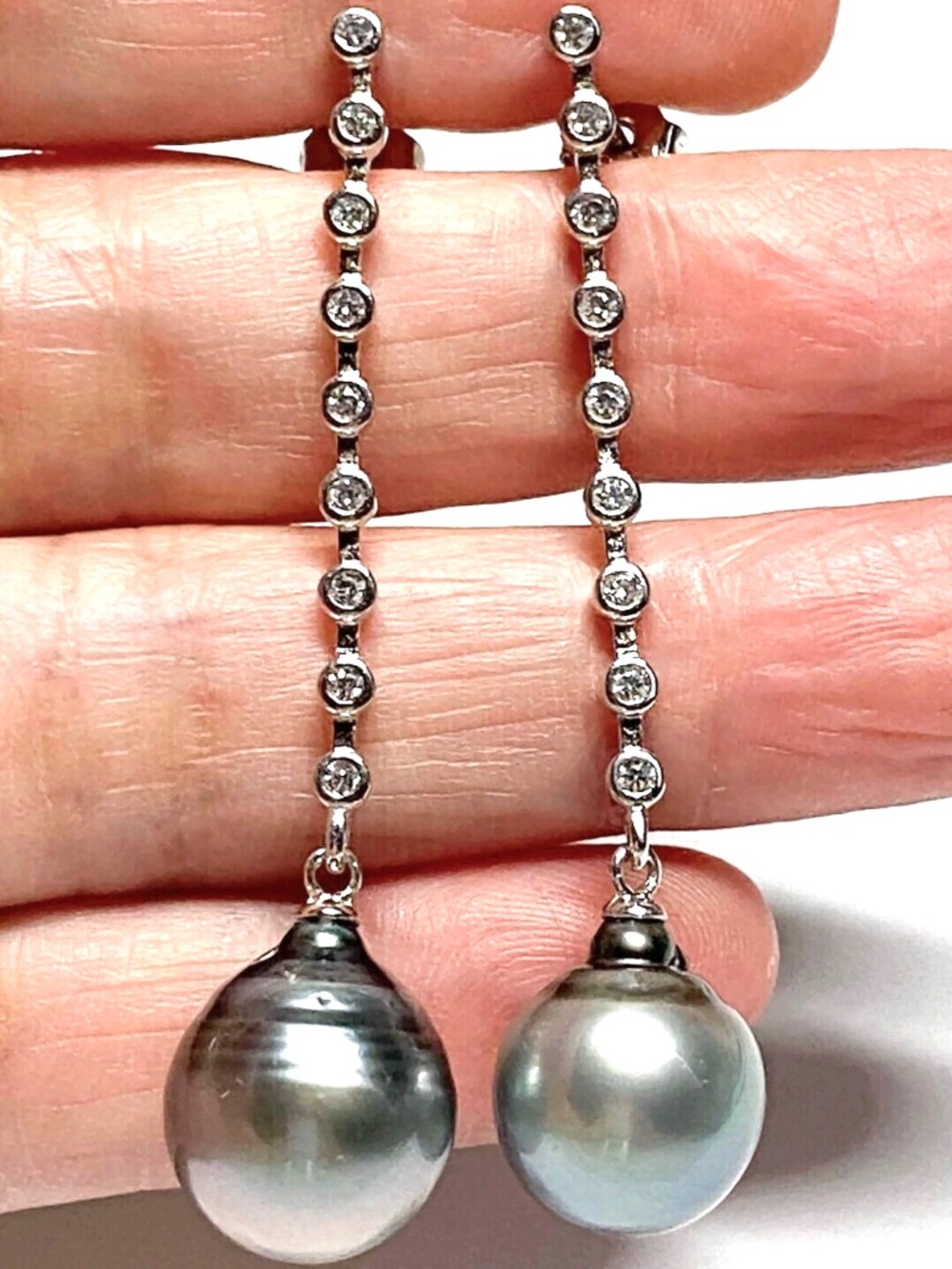 Unique Oval 12 x 14mm Peacock Gray Blue Tahitian South Sea Pearl Dangle Earrings